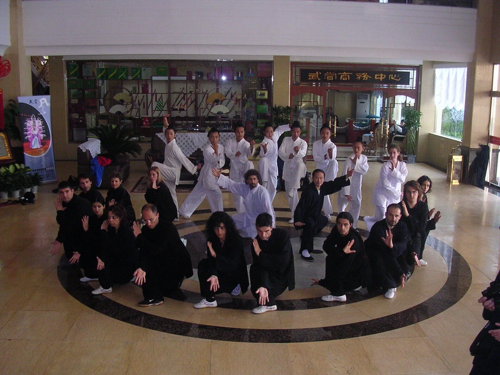 Atleti Wushu Moderno Accademia Culture Orientali Cagliari — velocità potenza e precisione